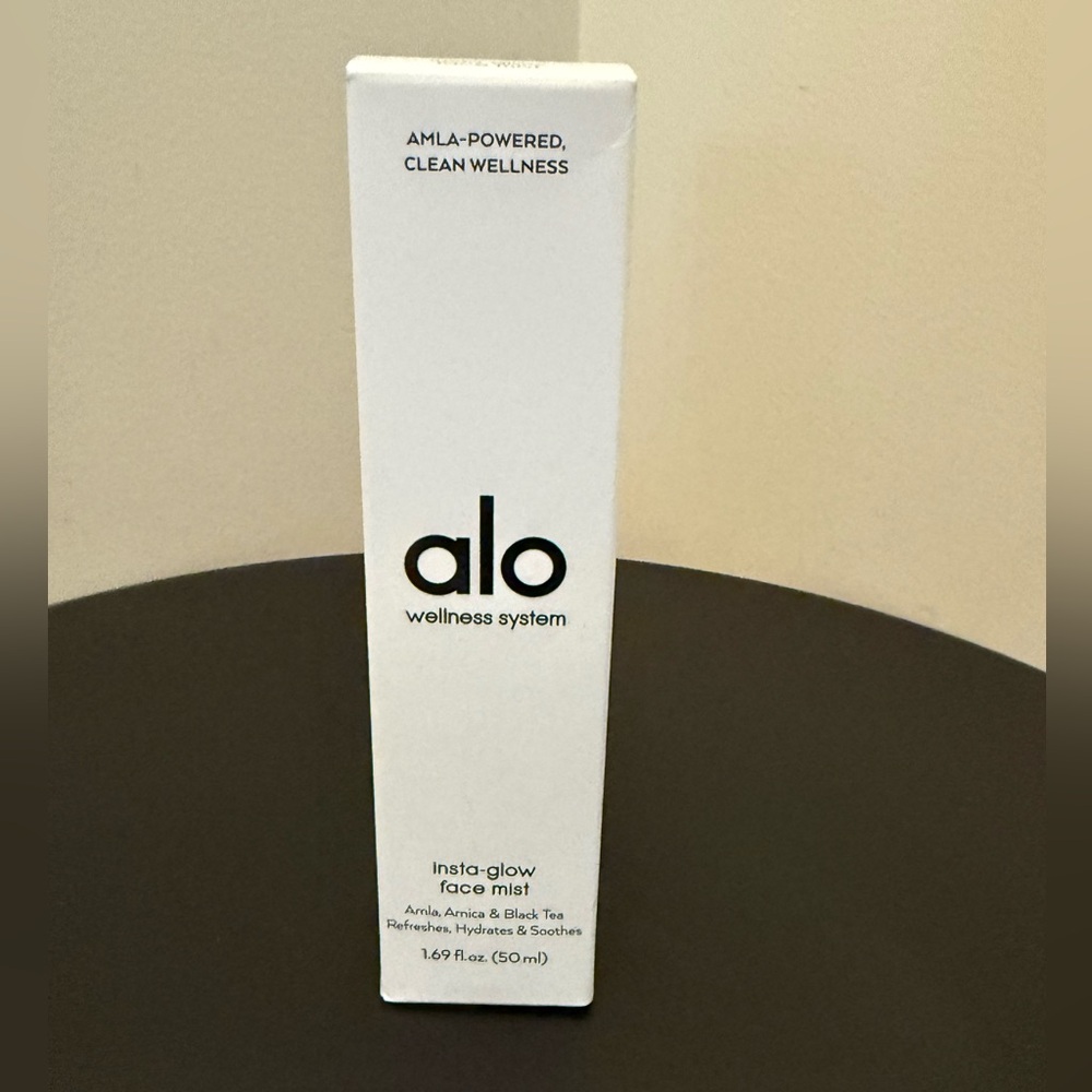 ALO Yoga Insta-Glow Face Mist - White